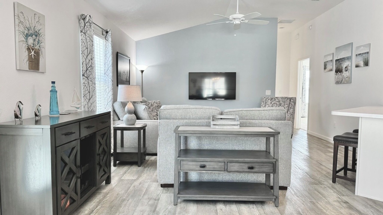 Photo of Livingroom in Candler