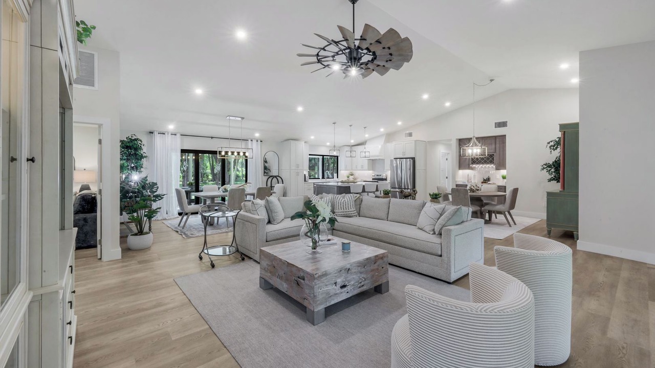 Photo of Livingroom in Central Naples