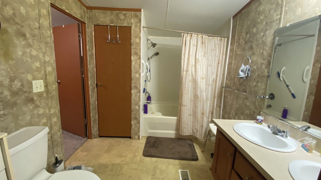 Photo of Bathroom in Harold