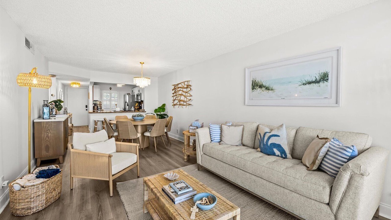 Photo of Livingroom in Hutchinson Island South