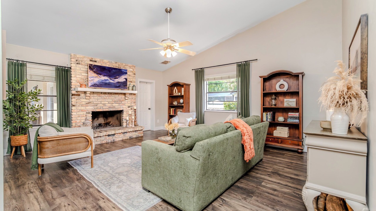 Photo of Livingroom in Longwood