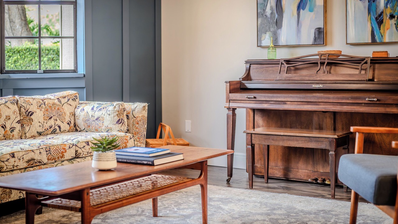Photo of Livingroom in Longwood