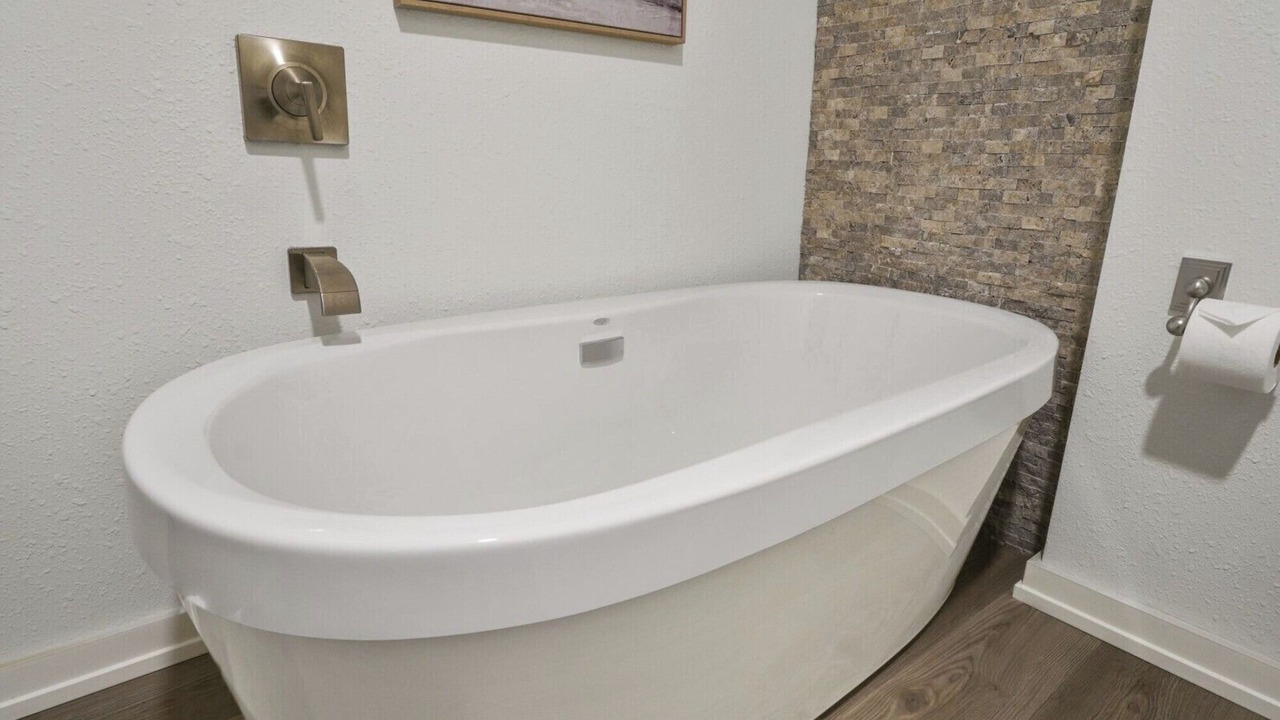 Photo of Bathroom in Caloosahatchee