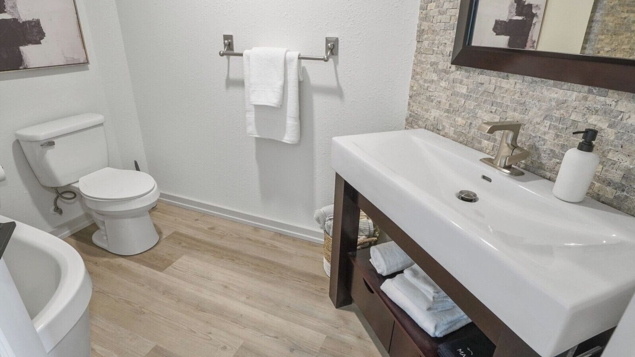 Photo of Bathroom in Caloosahatchee