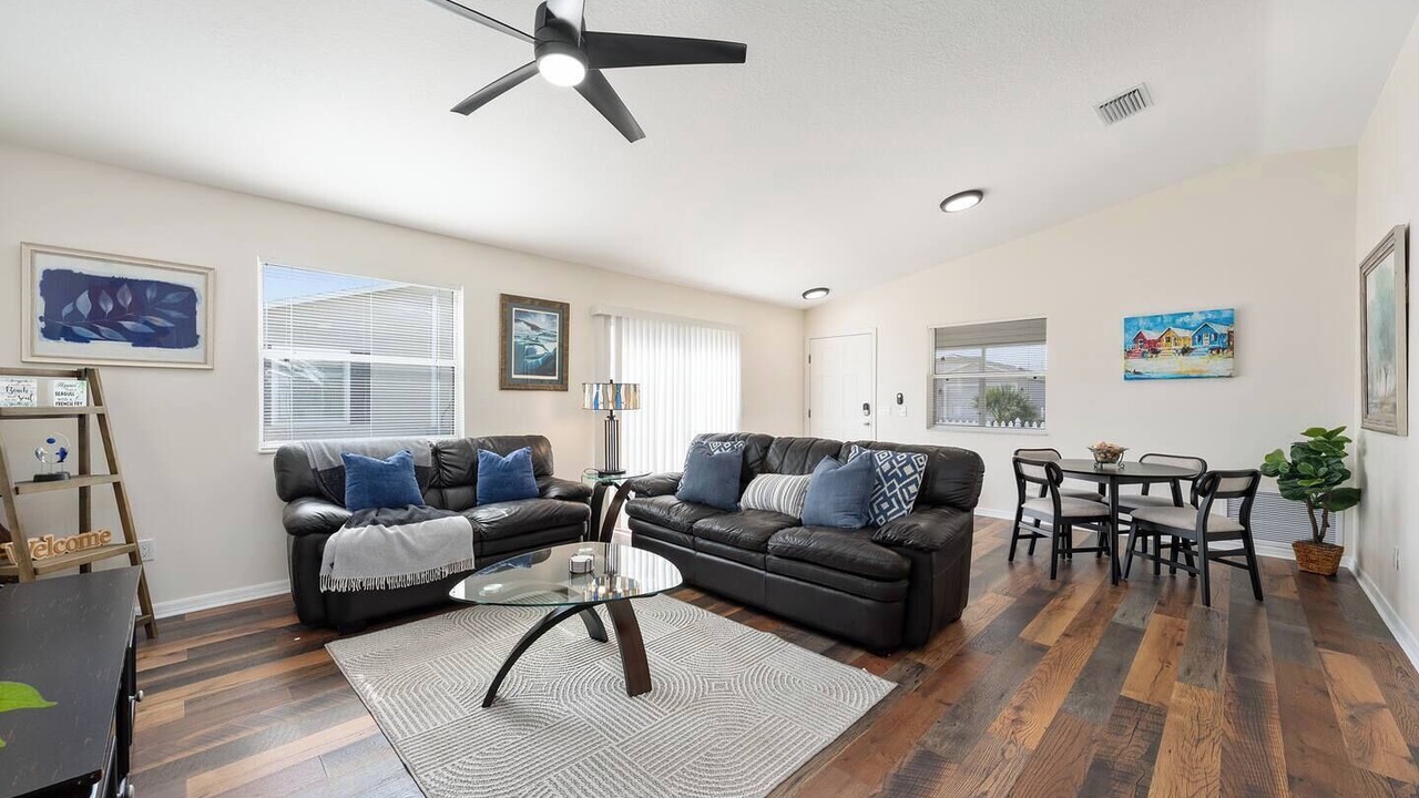 Photo of Livingroom in Duval
