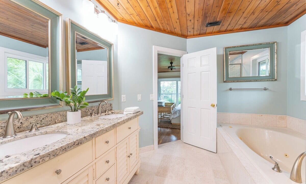 Photo of Bathroom in Jensen Beach