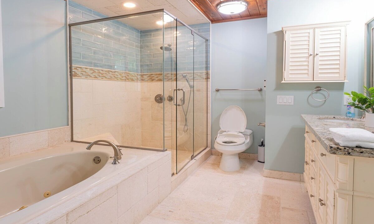 Photo of Bathroom in Jensen Beach