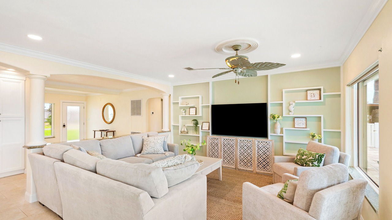 Photo of Livingroom in Redington Beach