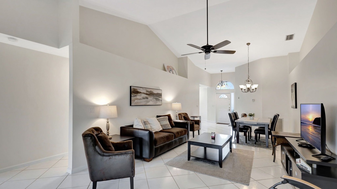 Photo of Livingroom in Greenview Shores