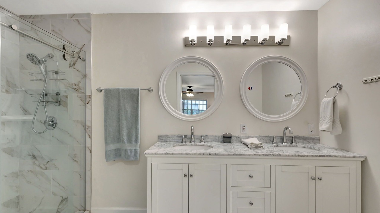 Photo of Bathroom in Greenview Shores