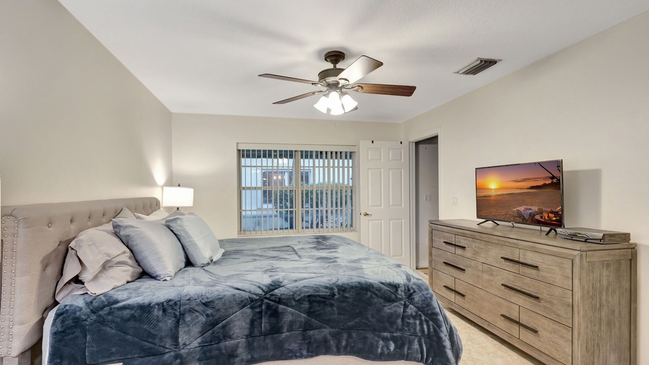Photo of Bedroom in Greenview Shores