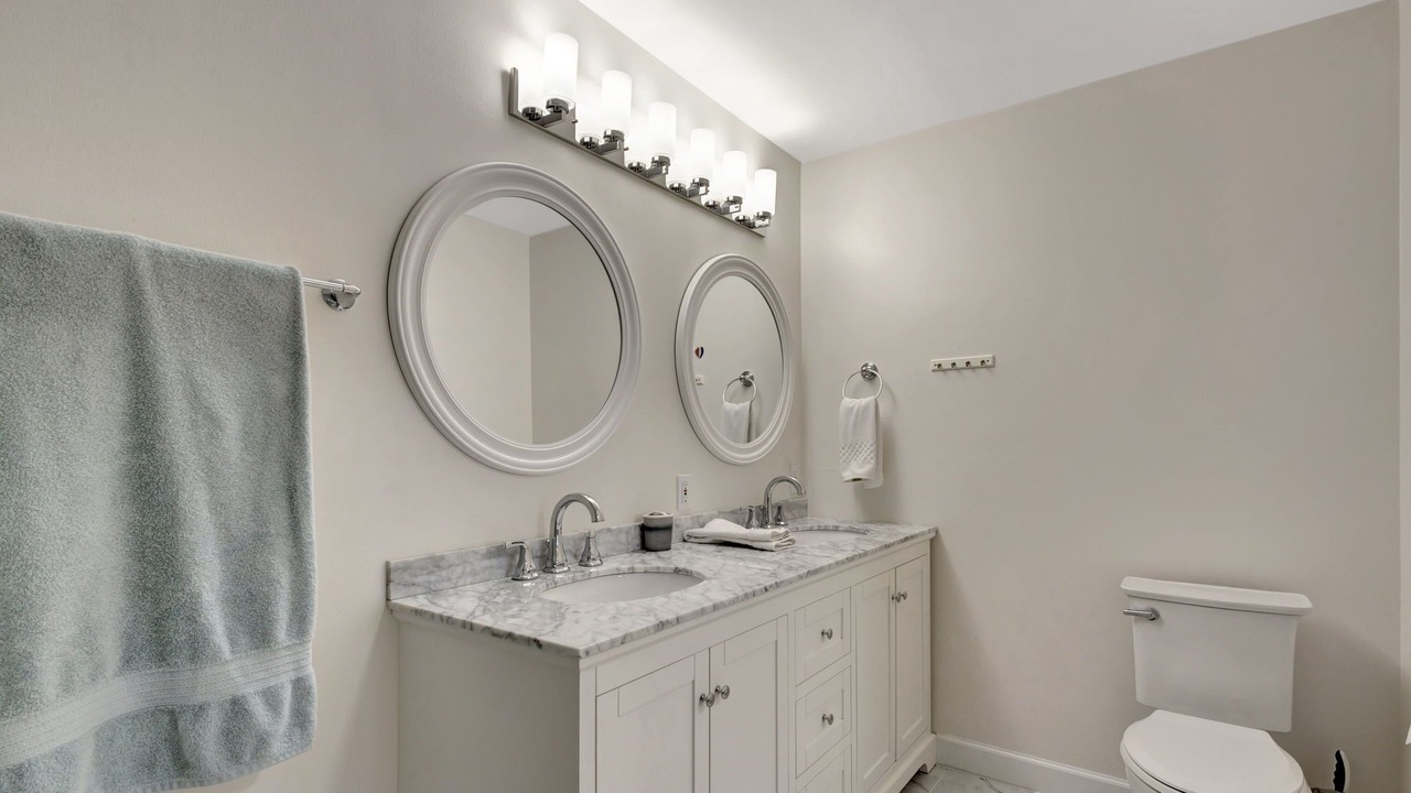 Photo of Bathroom in Greenview Shores