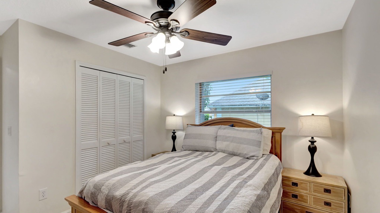 Photo of Bedroom in Greenview Shores