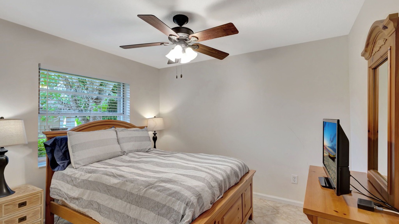 Photo of Bedroom in Greenview Shores
