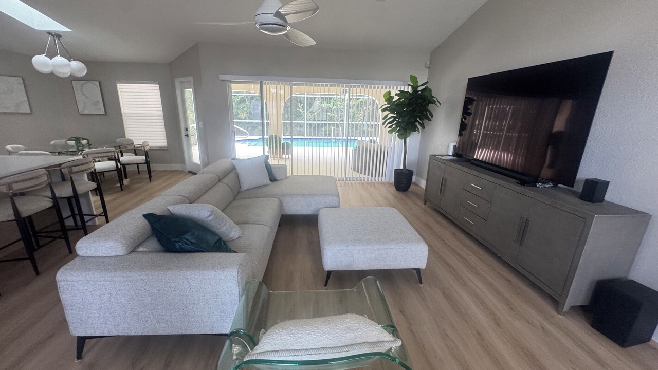 Photo of Livingroom in Candler