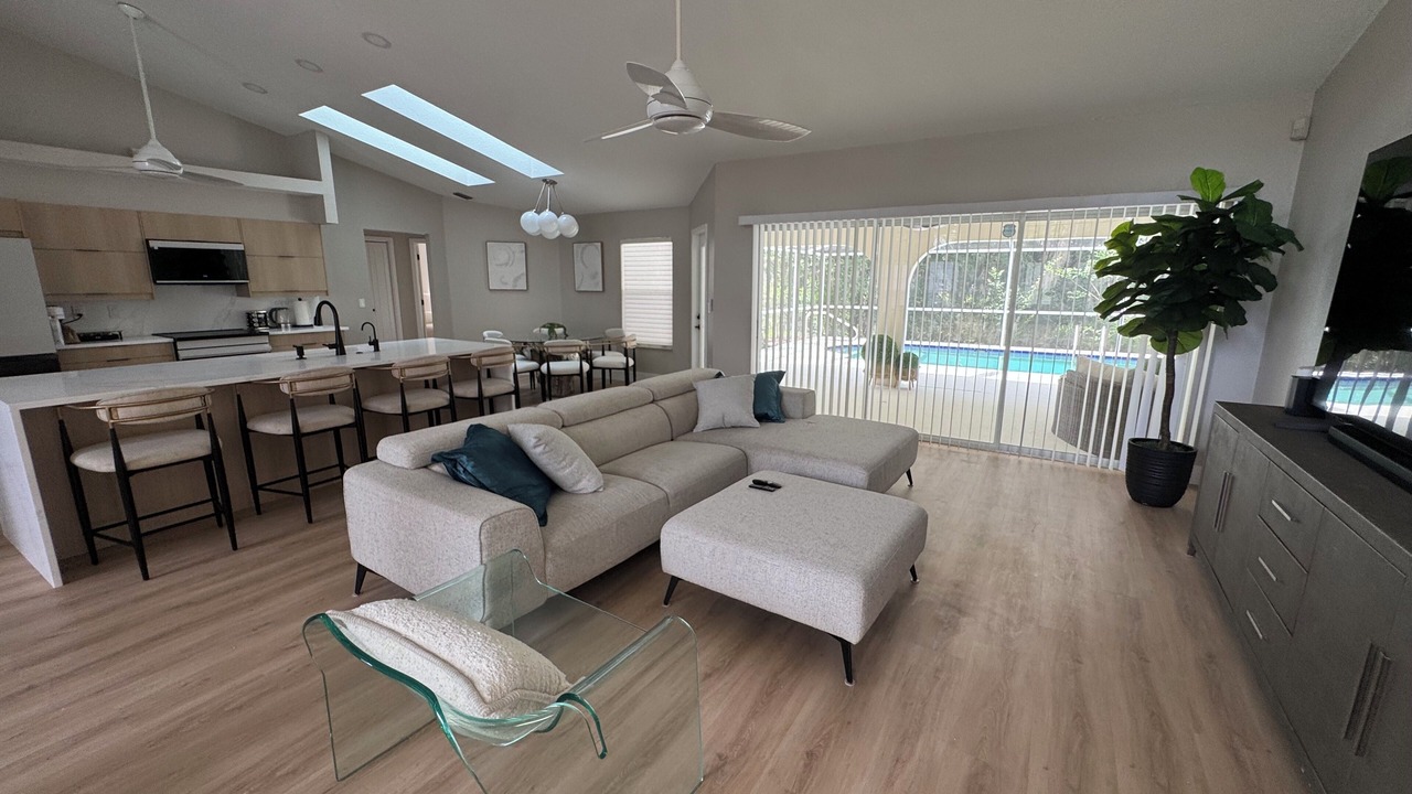 Photo of Livingroom in Candler