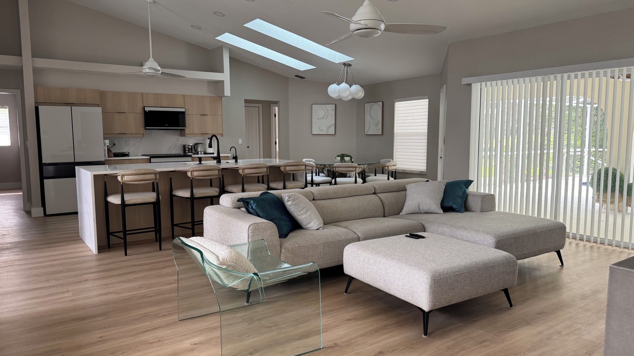 Photo of Livingroom in Candler