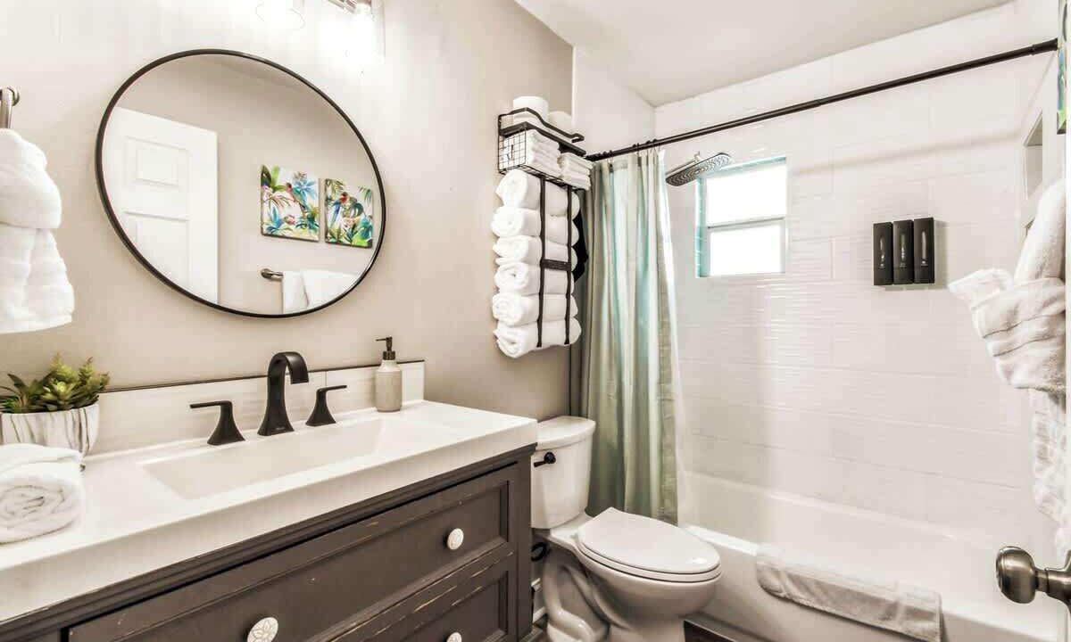 Photo of Bathroom in Port Tampa City