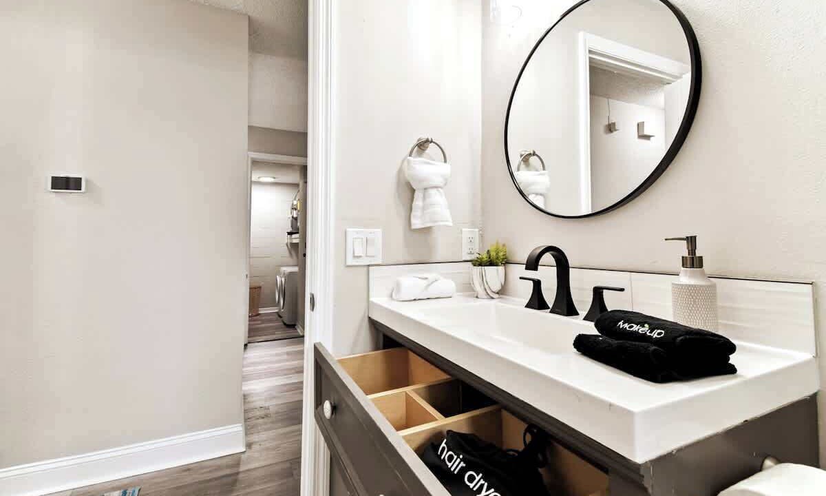 Photo of Bathroom in Port Tampa City