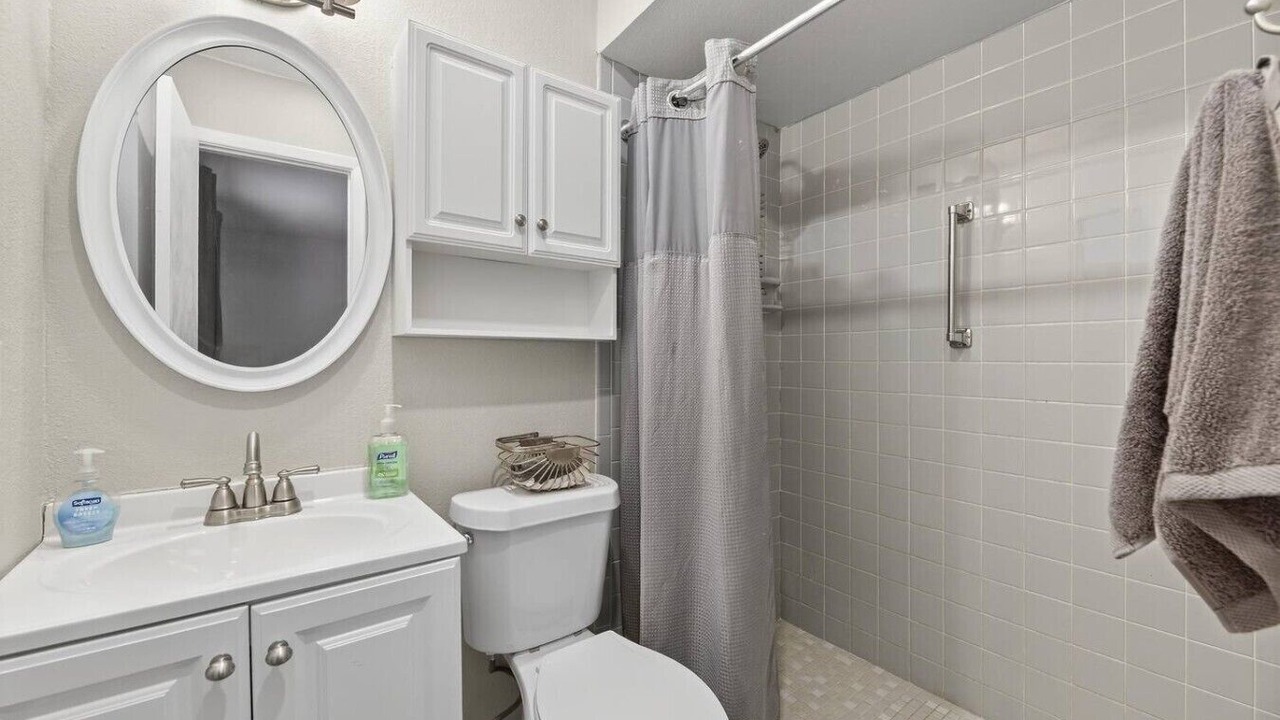 Photo of Bathroom in Forest Oaks