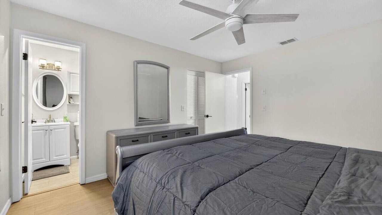 Photo of Bedroom in Forest Oaks