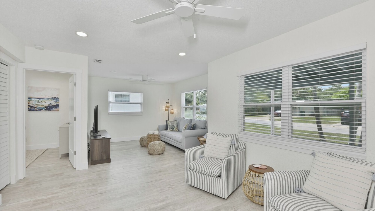 Photo of Livingroom in South Pinellas Community Council