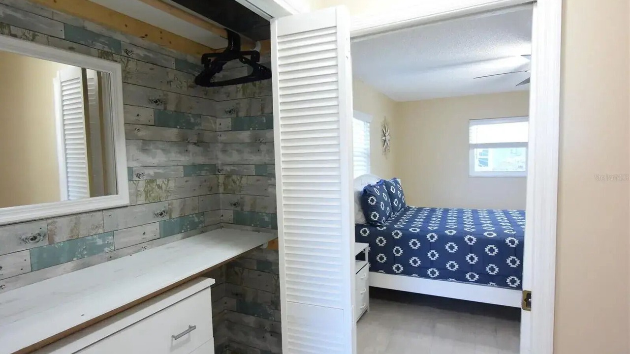 Photo of Bedroom in Venice Gardens