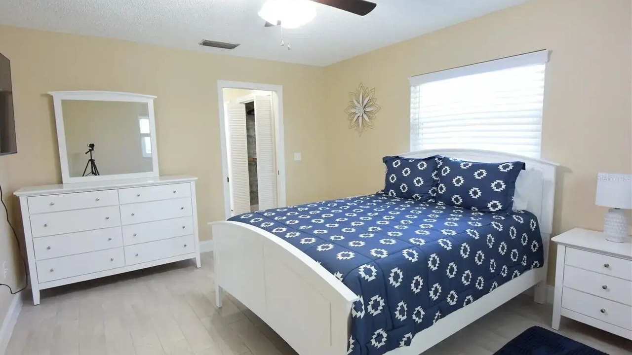 Photo of Bedroom in Venice Gardens