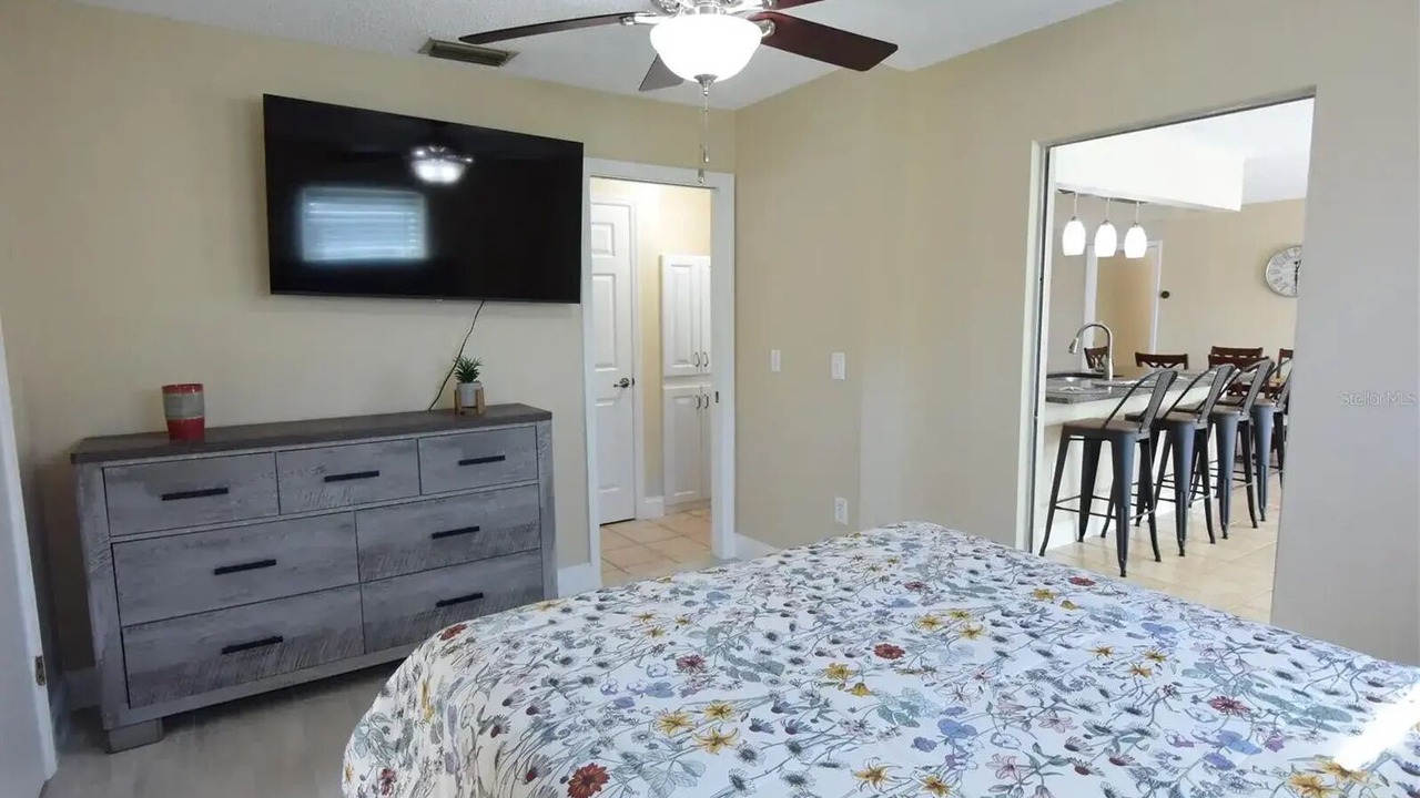 Photo of Bedroom in Venice Gardens