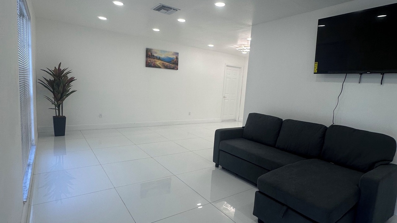 Photo of Livingroom in Egypt Lake-Leto