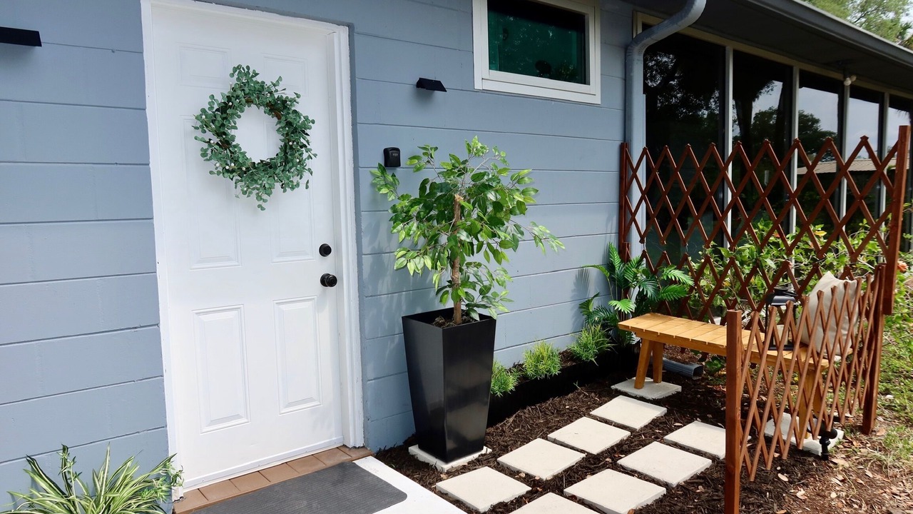 Photo of Outdoor in Palm River-Clair Mel