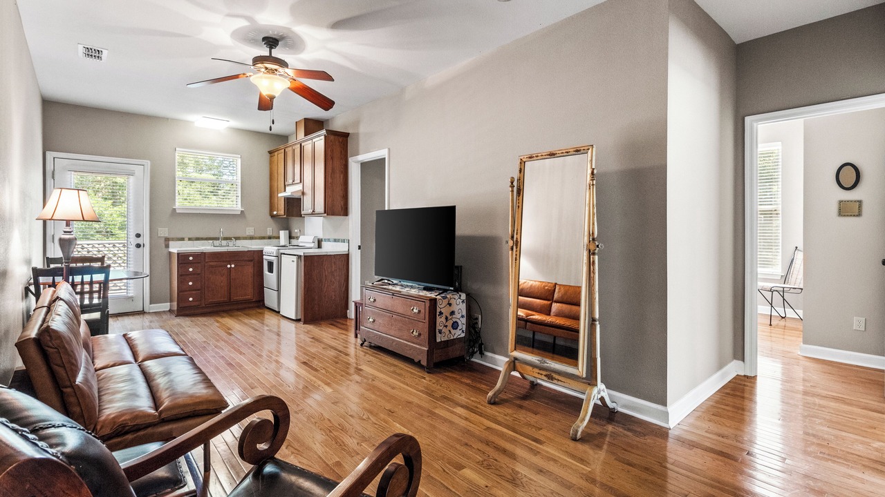 Photo of Livingroom in Monticello
