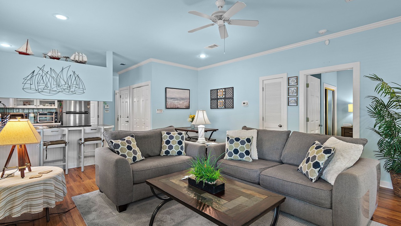 Photo of Livingroom in Clipper Cove