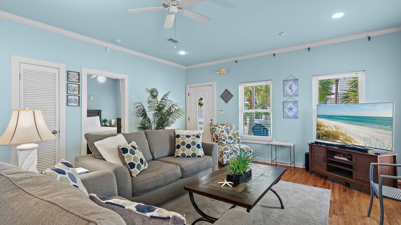Photo of Livingroom in Clipper Cove