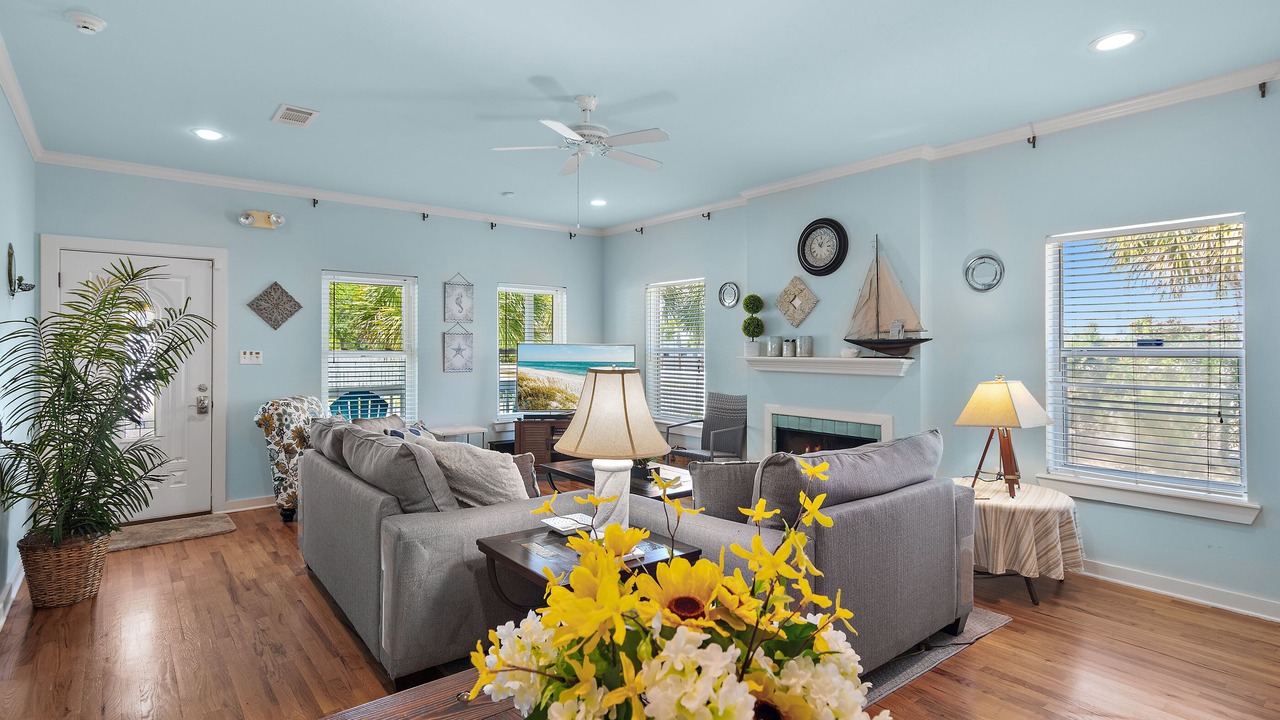 Photo of Livingroom in Clipper Cove
