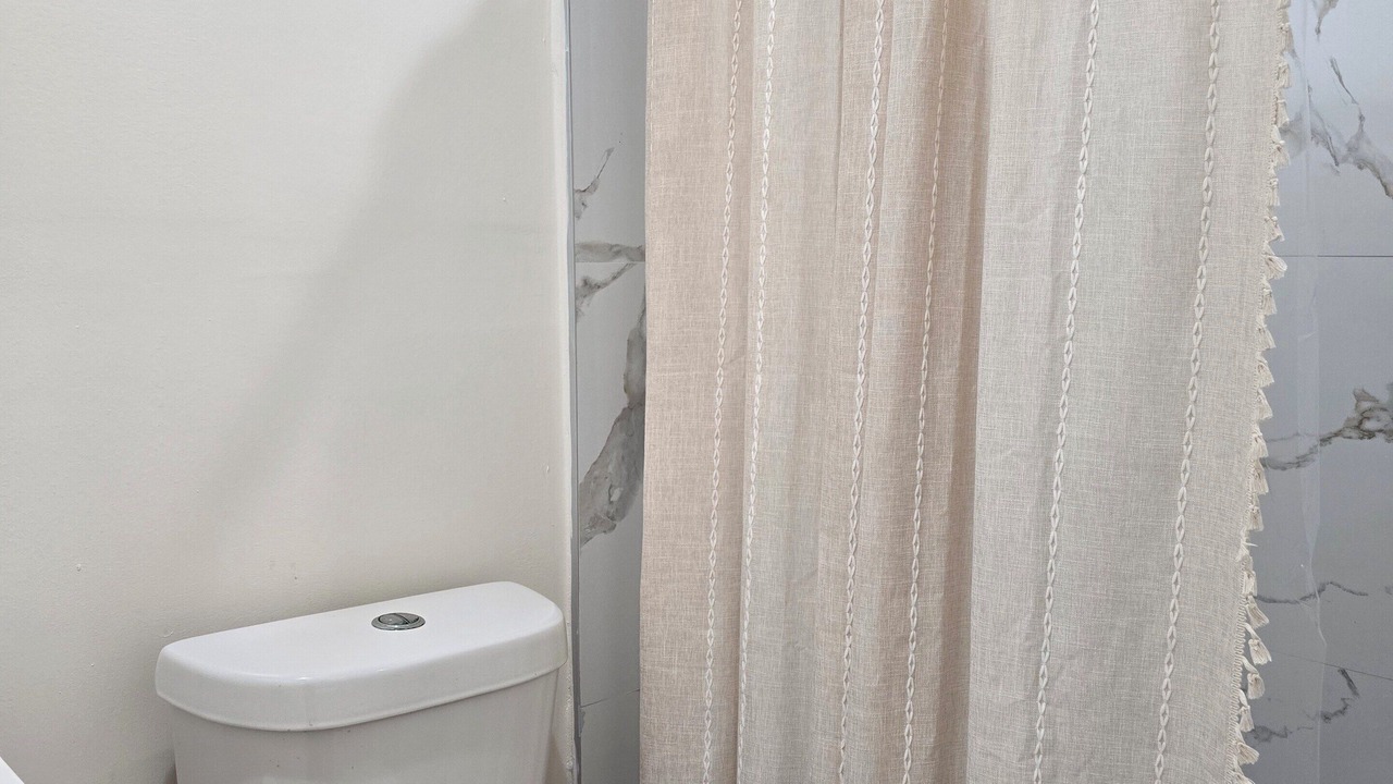 Photo of Bathroom in Carver City - Lincoln Gardens