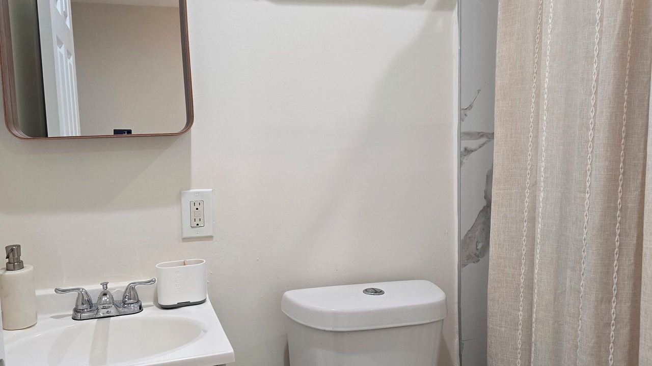 Photo of Bathroom in Carver City - Lincoln Gardens