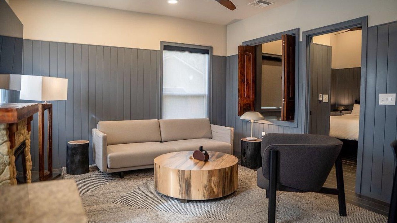 Photo of Livingroom in Bronson