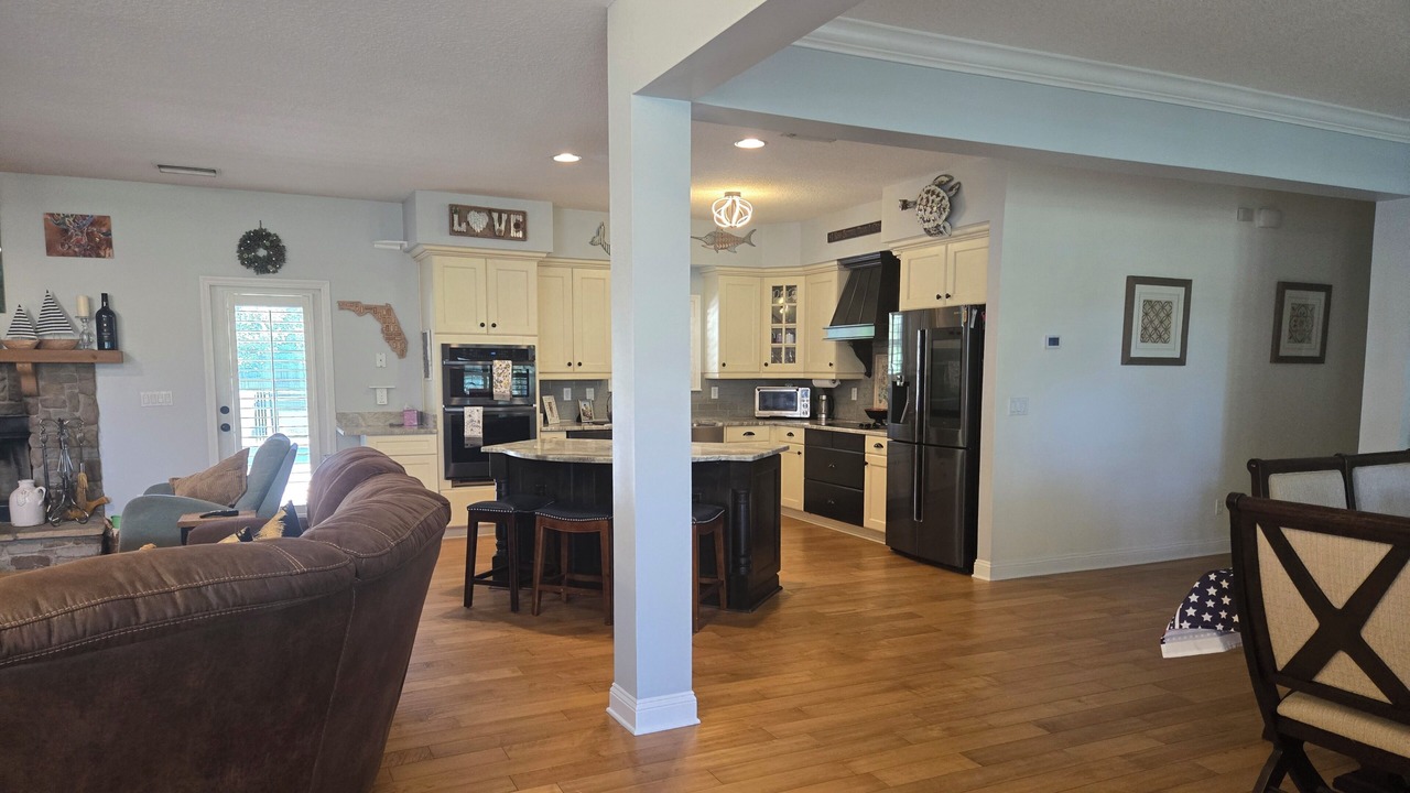 Photo of Livingroom in Doctors Inlet