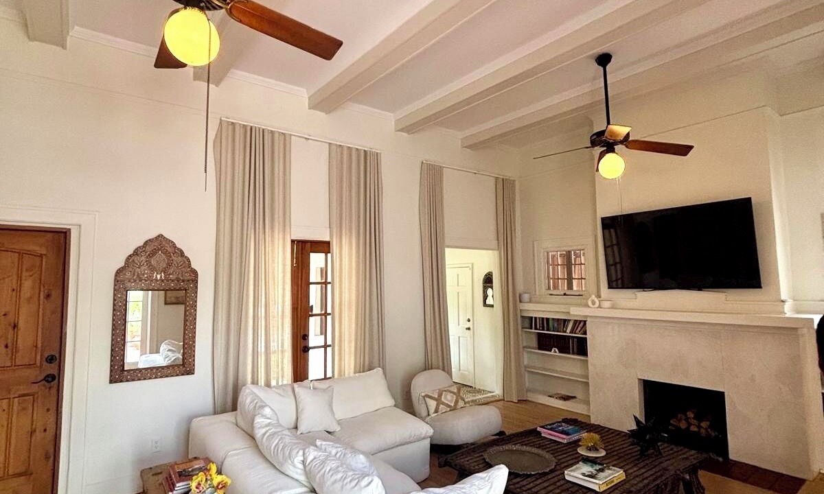 Photo of Livingroom in Northeast Coconut Grove