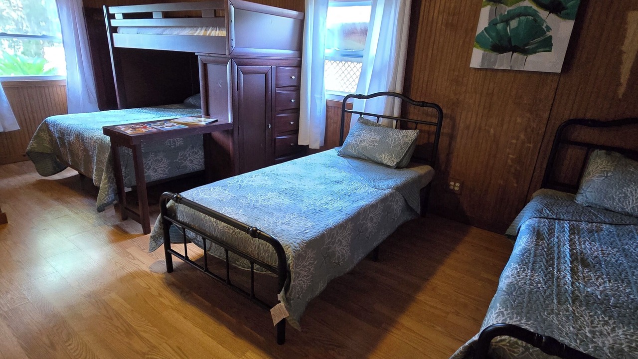 Photo of Bedroom in Chassahowitzka