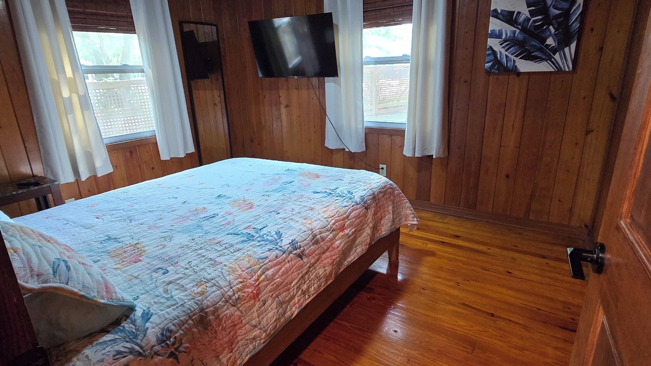 Photo of Bedroom in Chassahowitzka