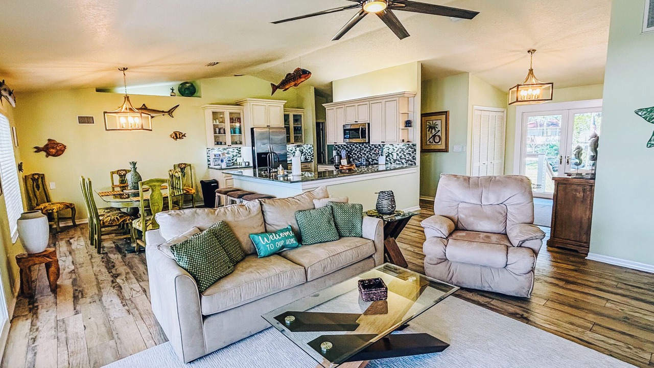 Photo of Livingroom in Crystal Shores