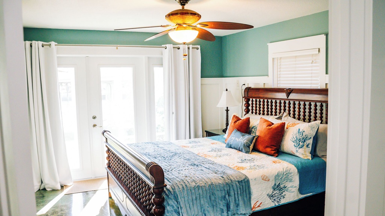 Photo of Bedroom in Crystal Shores