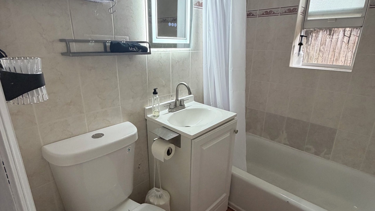 Photo of Bathroom in Coral Way