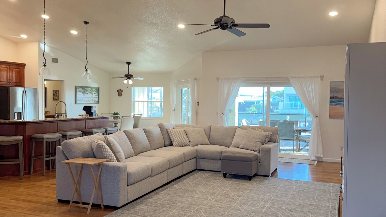 Photo of Livingroom in Edgewater