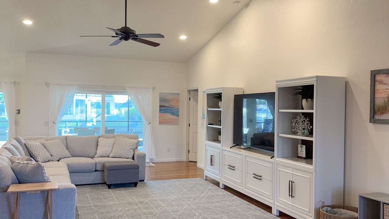 Photo of Livingroom in Edgewater