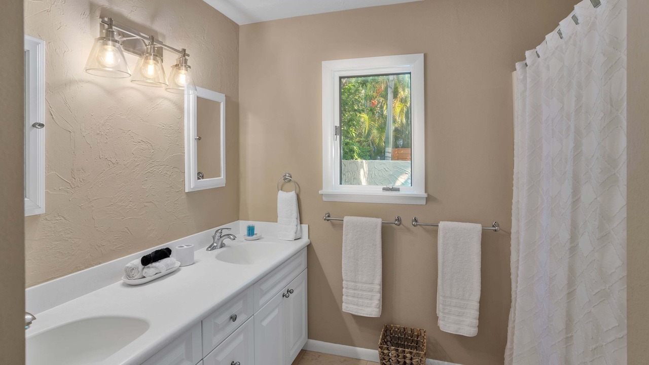 Photo of Bathroom in Sorrento Shores