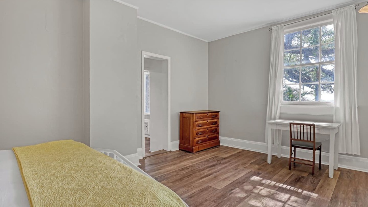 Photo of Bedroom in Tropic