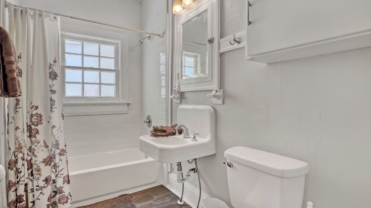 Photo of Bathroom in Tropic